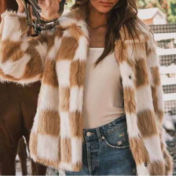 Ces Femme NWT Women's Tan and White Checkered Faux Fur Jacket - Picture 1 of 6